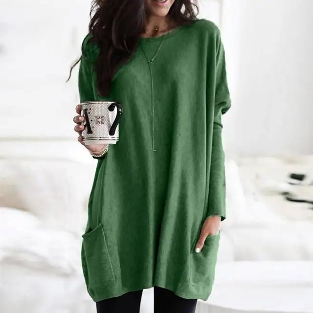 Comfortable women's oversized tunic top with long sleeves & practical pockets, ideal for a relaxed fit.