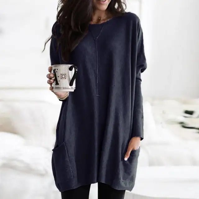 Stylish women's tunic top, oversized fit with long sleeves and useful pockets for daily wear.