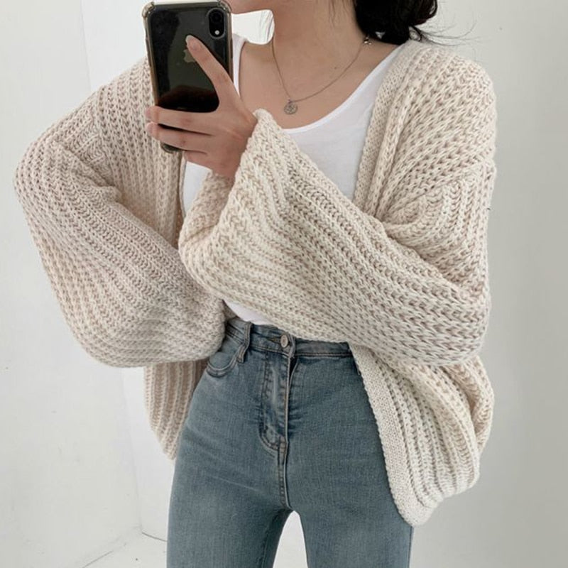 Fall fashion women's open-front oversized sweater, a warm and stylish knitwear piece for cold weather.
