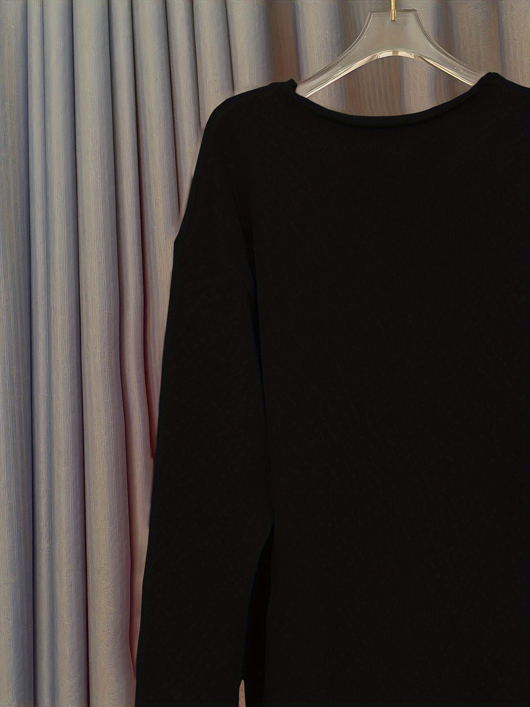 Alenia women's oversized V-neck patterned sweater, a comfortable and stylish pullover for ladies.