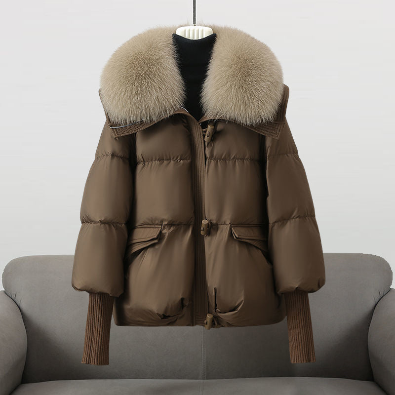 Casual women's padded outerwear jacket, ideal for winter, featuring a soft fur collar.