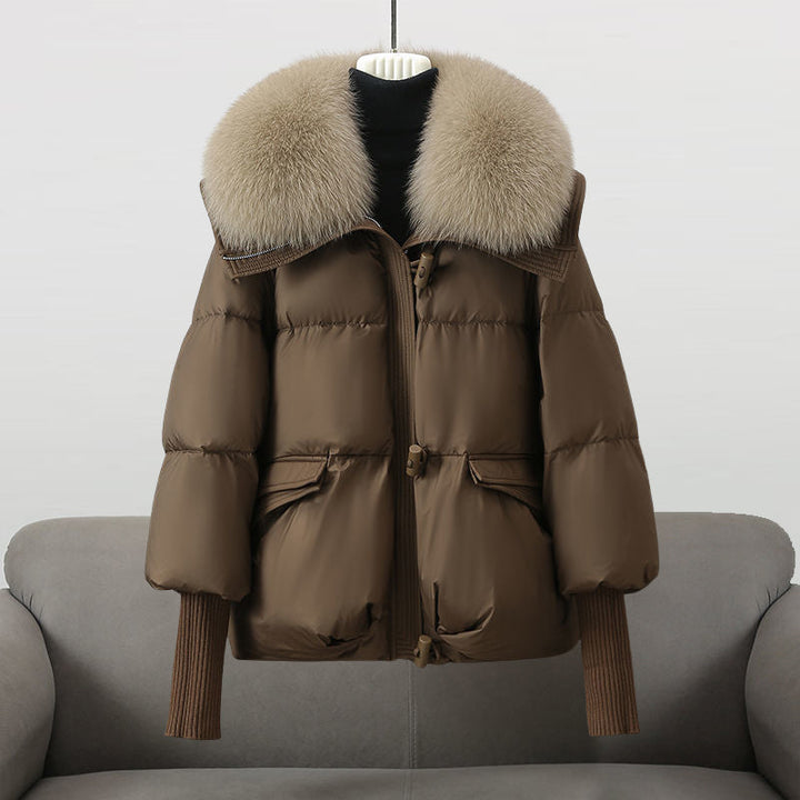Casual women's padded outerwear jacket, ideal for winter, featuring a soft fur collar.