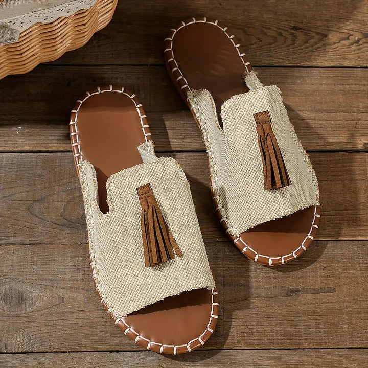 Effortlessly stylish women's patterned open toe slide sandals with tassels. Comfortable slip-on flat sole for summer.