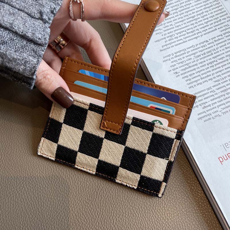 Detailed stitching on women's plaid colorblock wallet, high-quality PU leather craftsmanship