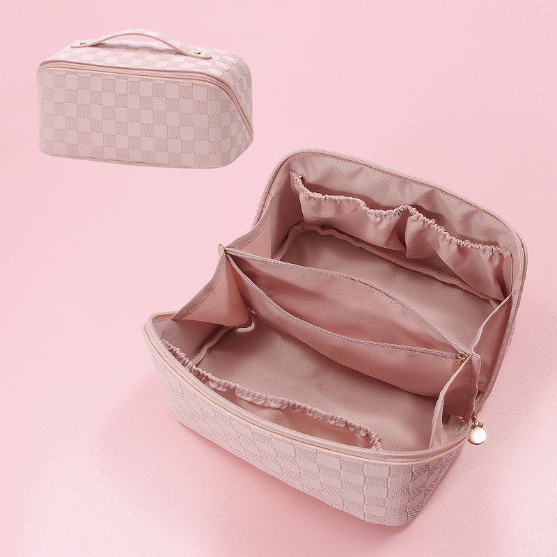 Plaid cosmetic bag for women, an elegant and practical gift for travelers.