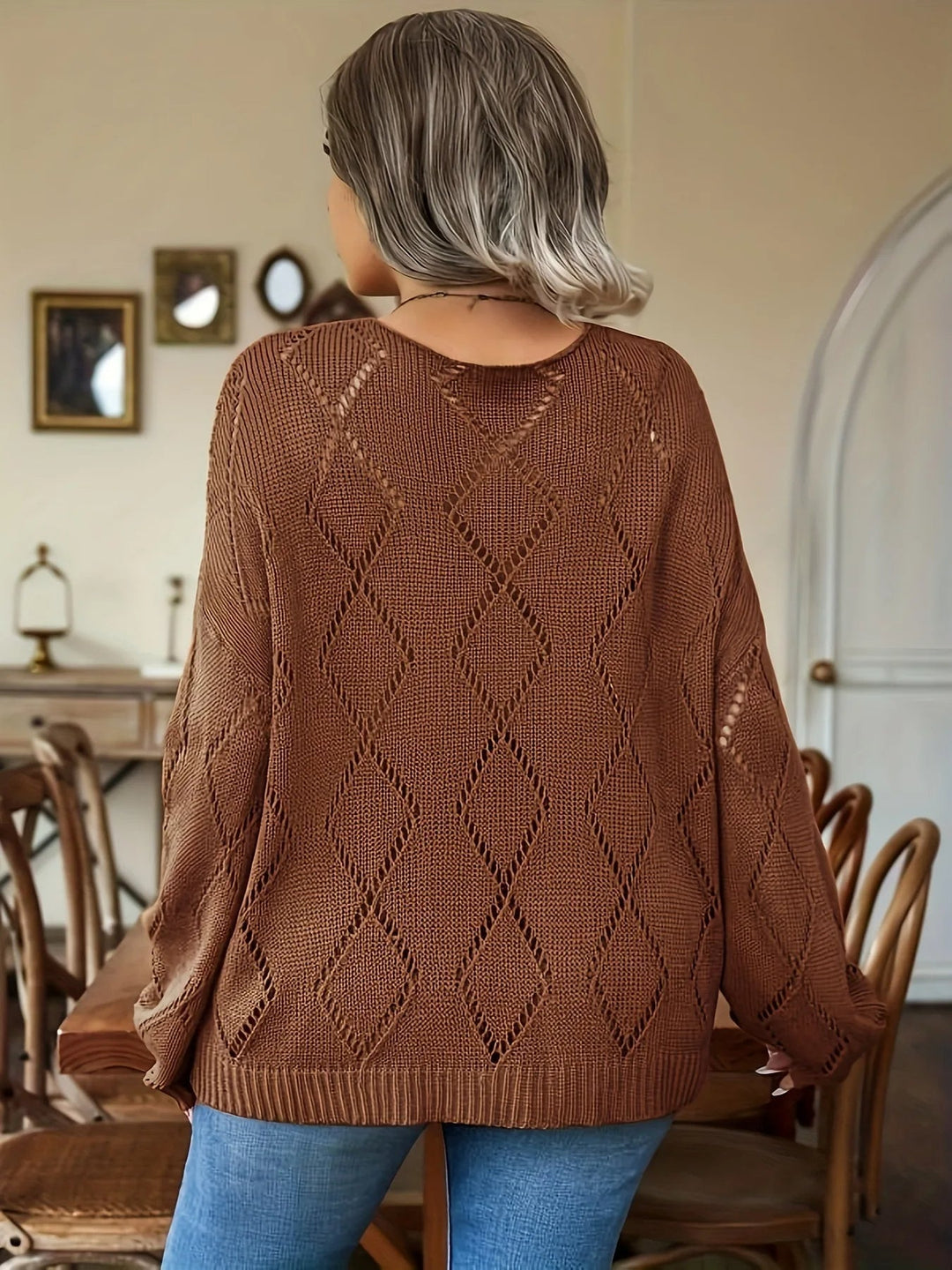 Chic women's plus size brown oversized sweater. Loose fit knitwear, perfect for cozy autumn & winter style.