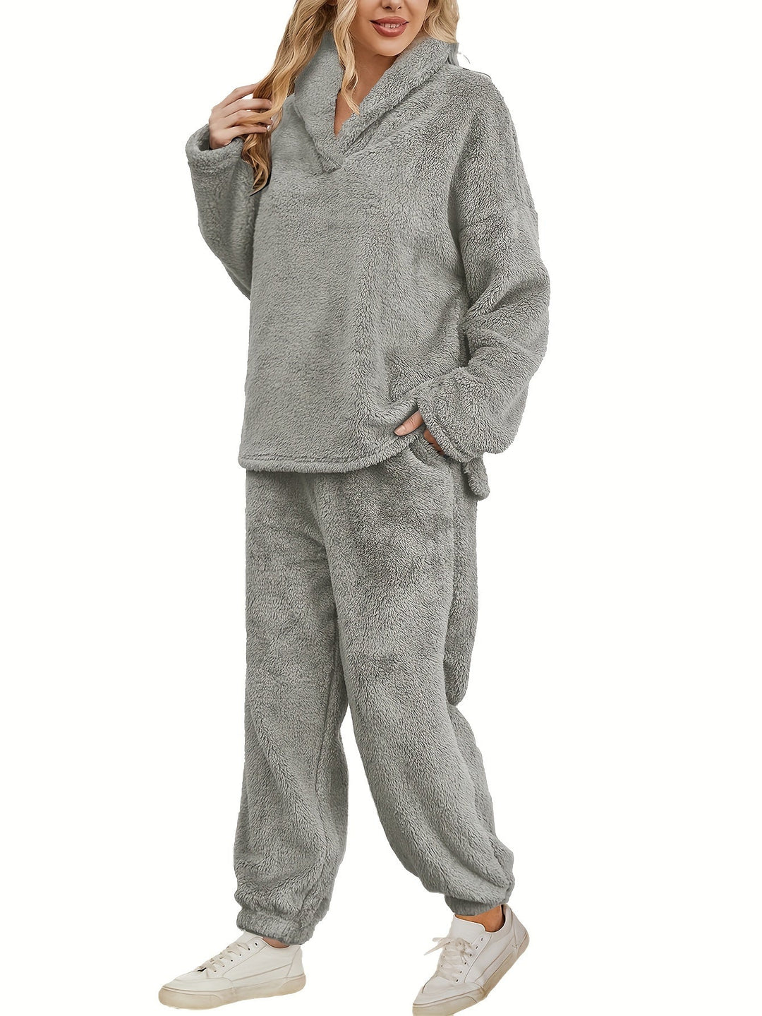 Women's plush coral fleece loungewear set, super soft & cozy for ultimate comfort at home.