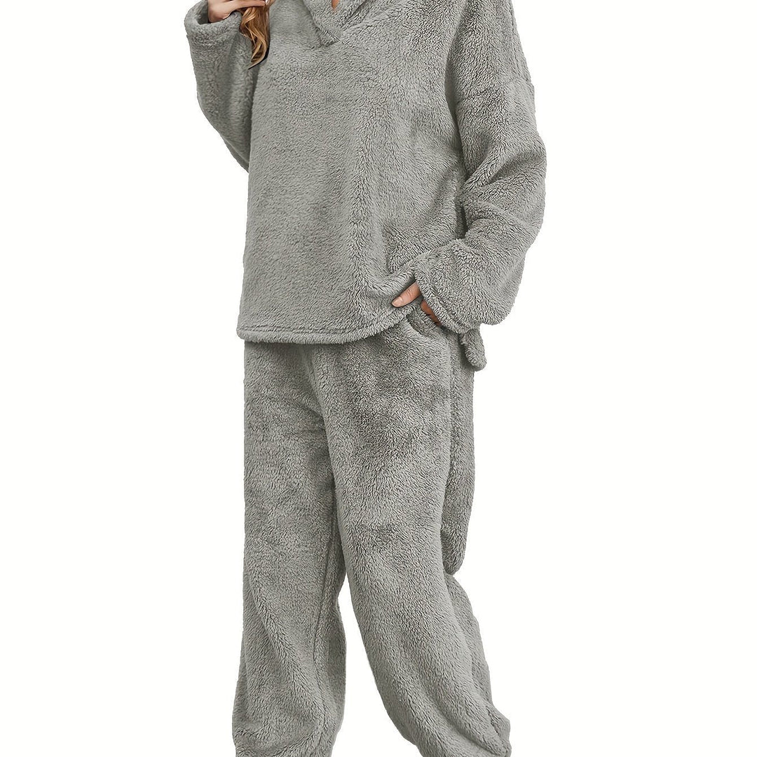 Casual women's plush fleece homewear set, a comfortable two-piece outfit for relaxing at home.