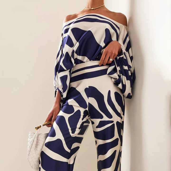 Stylish women's printed 2-piece set, relaxed fit, ideal for summer or fall casual wear.