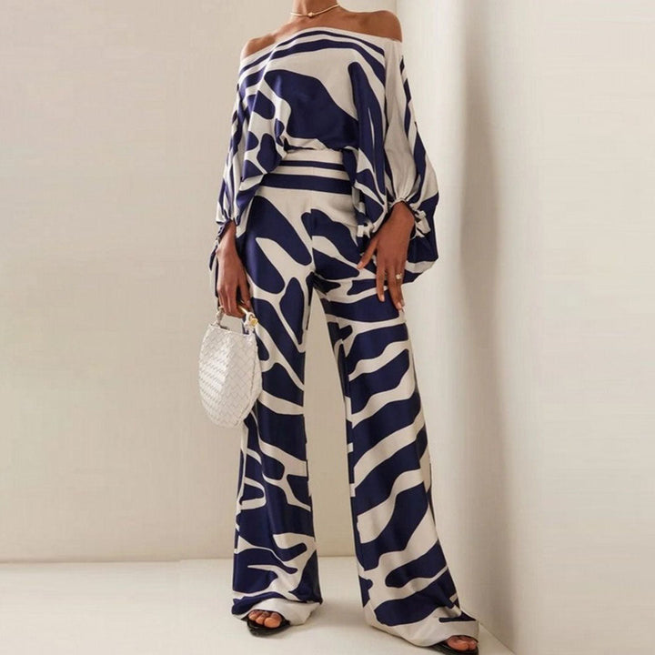 Fashionable women's printed two-piece loungewear set. Relaxed fit for ultimate comfort.
