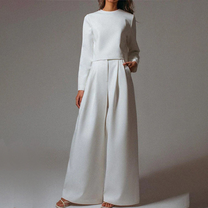 Modern women's matching set: a relaxed cropped top & wide-leg trousers, perfect for summer fashion.