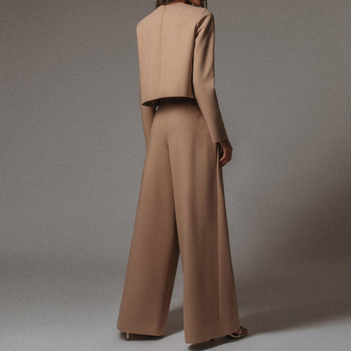 Comfortable women's two-piece outfit featuring a breathable cropped top and stylish wide-leg trousers.