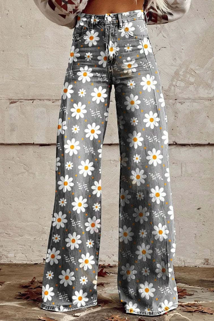 Lightweight women's baggy jeans, ideal for a cool and breathable summer style.