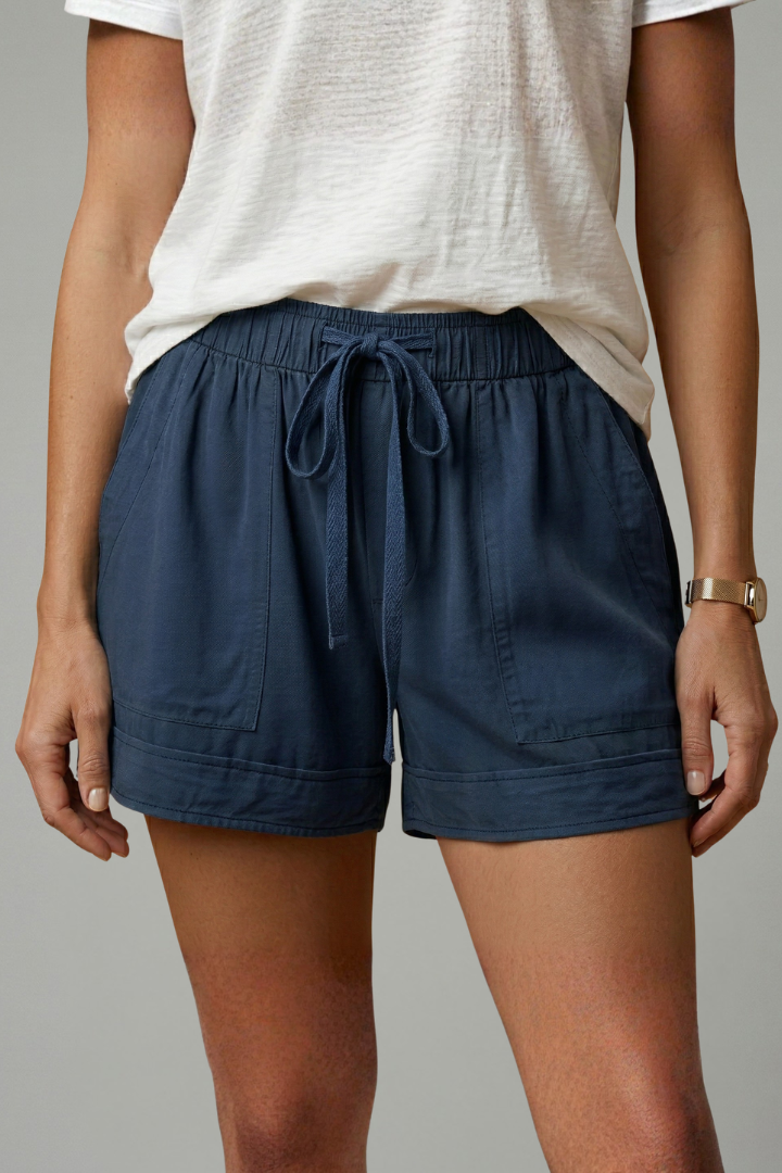 Women's casual shorts, perfect for comfort, style, and everyday use.