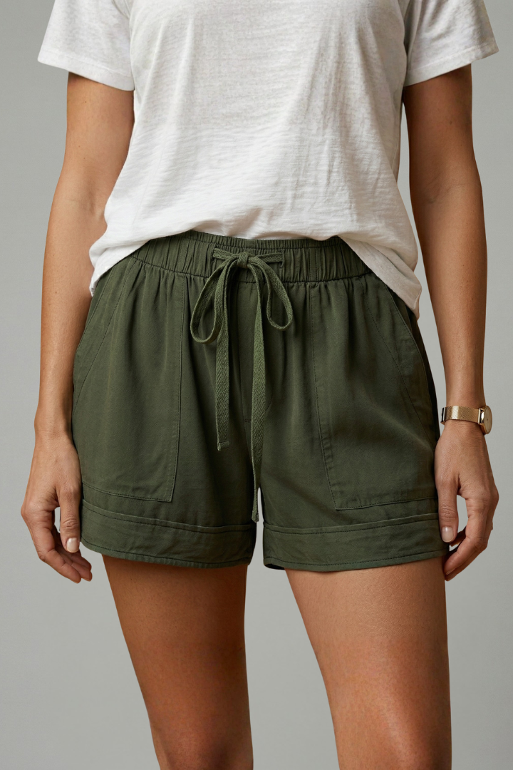 Stylish women's loungewear shorts, perfect for relaxed everyday wear.