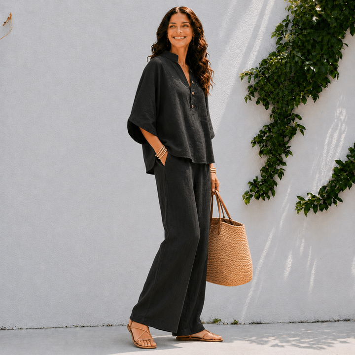 Casual women's oversized top & wide leg pants set. Ideal for a relaxed brunch outfit, comfortable and stylish.