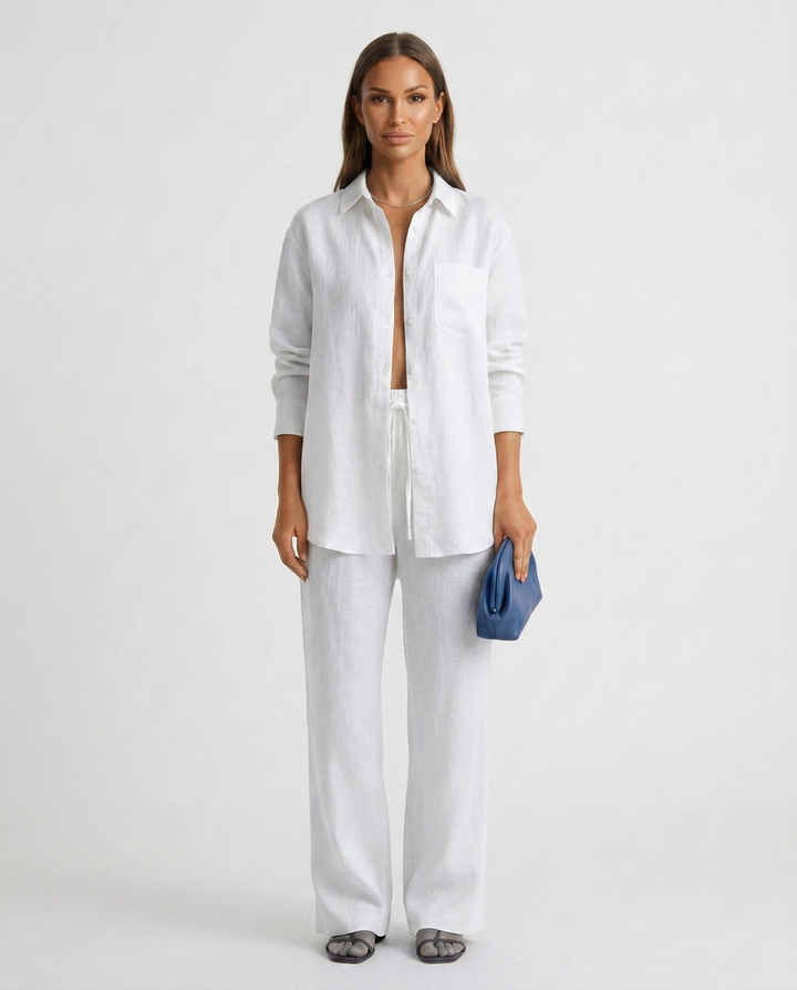 Women's versatile relaxed two-piece set, ideal for lounging or a casual stylish look.