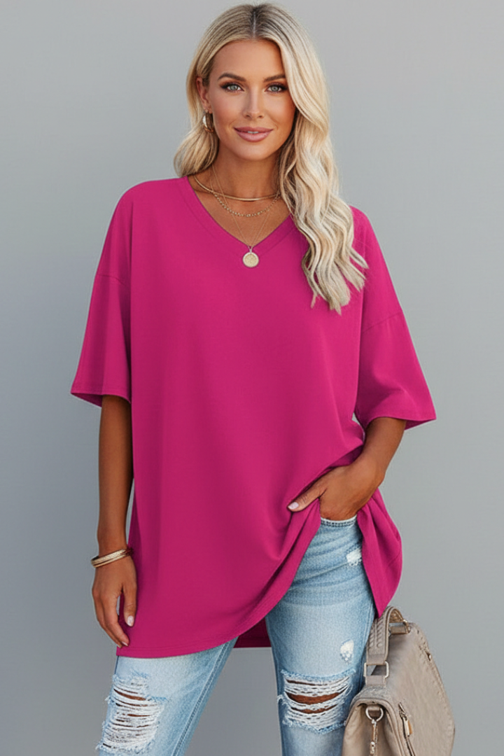 Relaxed women's V-neck short sleeve top, ideal for a comfortable and chic everyday look.