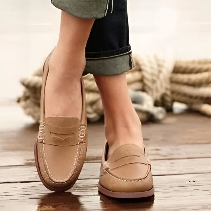 Classic women's low heel loafers. Comfortable slip-on design, elegant round toe, ideal vintage style for office & casual.