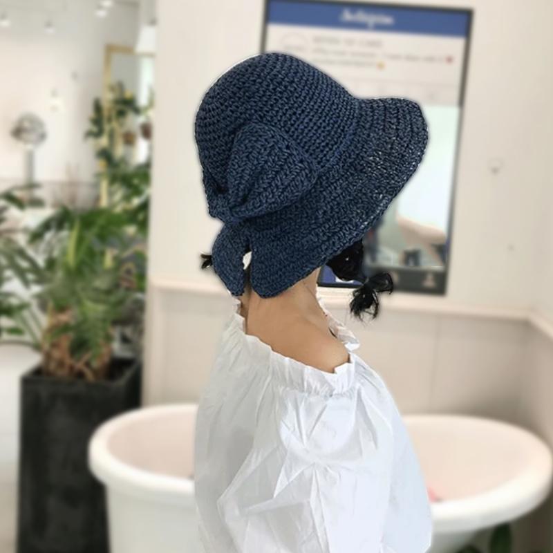 Pretty wide-brim sun hat with an eye-catching bow, ensuring women's UV protection in style