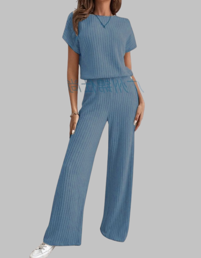 Comfortable women's matching ribbed set: short sleeve top & wide leg pants. Ideal for casual spring fashion.