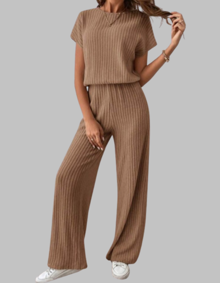Stylish women's ribbed short sleeve top & wide leg pants set. A chic and versatile outfit for summer fashion.