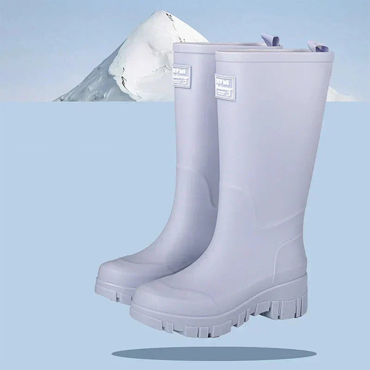 Versatile women's Chelsea ankle boots, waterproof & stylish for autumn & winter outfits.