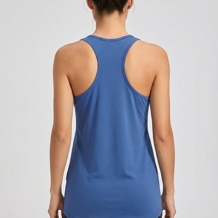 Women's active sports top, Claire model, sleeveless & breathable for ultimate gym comfort. Versatile athletic wear.