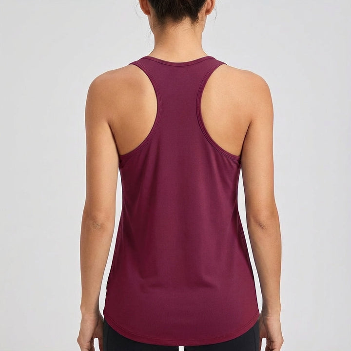 Versatile women's sleeveless training shirt, suitable for gym, workout, and everyday active comfort. Fitness top.