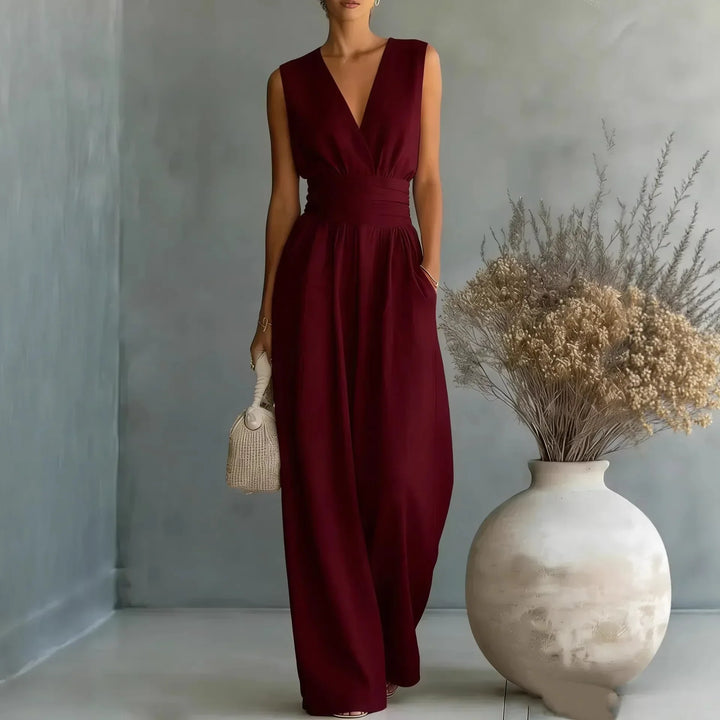Chic women's V-neck sleeveless wide-leg jumpsuit, a comfortable and stylish one-piece for any occasion.