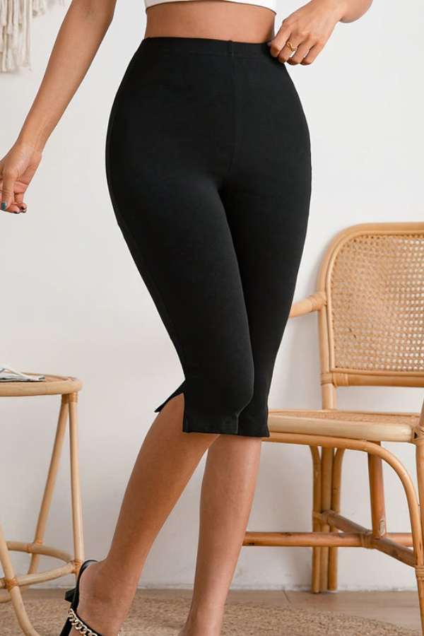 Comfortable women's stretch cropped pants for versatile casual or office wear. Slim fit & perfect for summer.