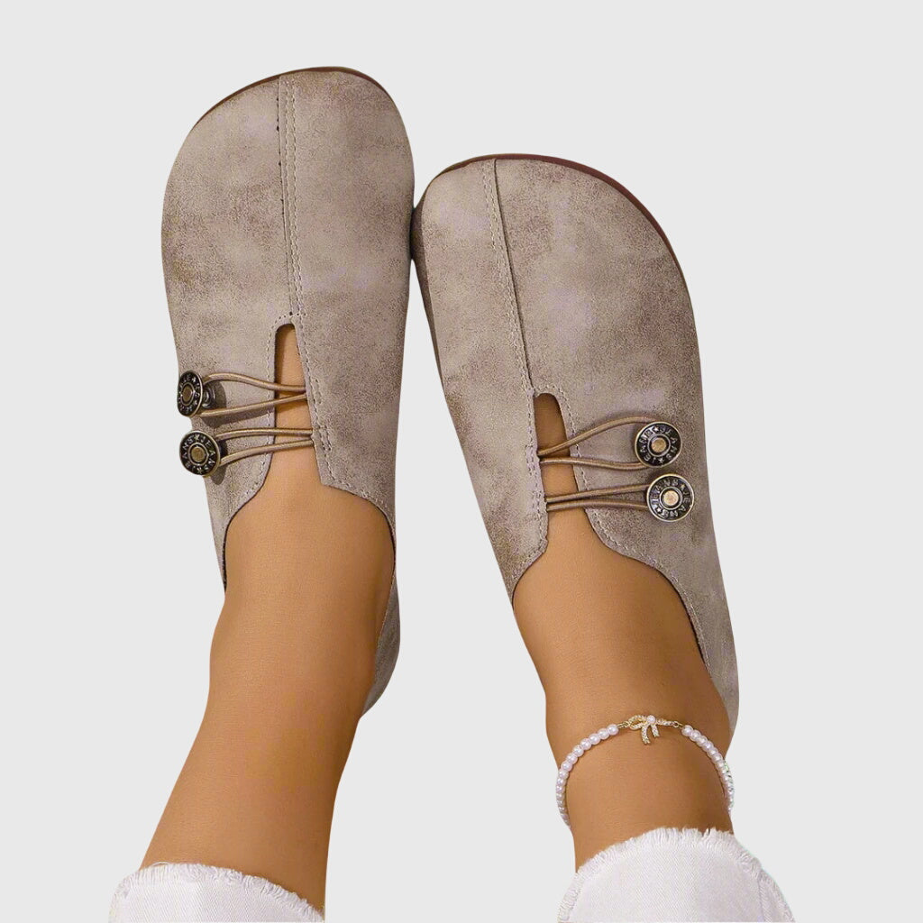 Stylish women's slip-on flats, ideal casual summer shoes for everyday wear, featuring a comfortable design.