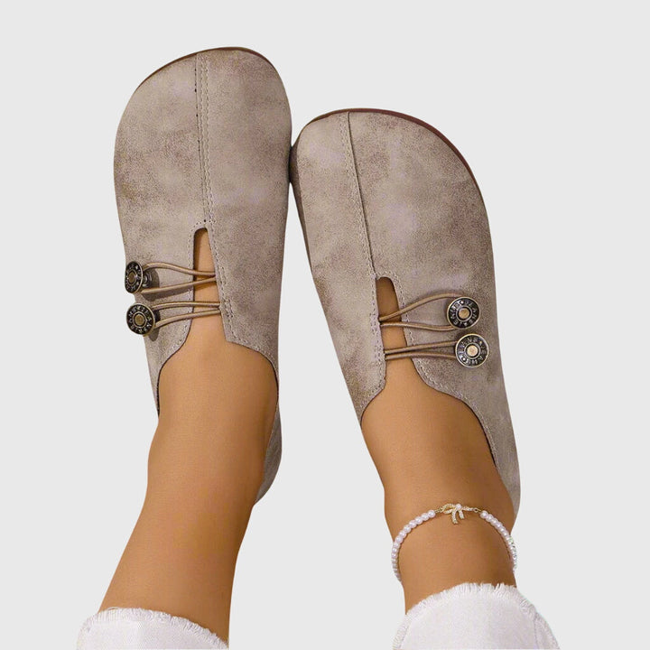 Stylish women's slip-on flats, ideal casual summer shoes for everyday wear, featuring a comfortable design.
