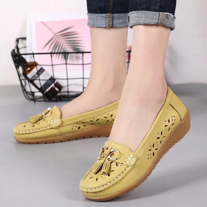 Women's comfortable moccasin sandals with arch support, ideal for summer walking.