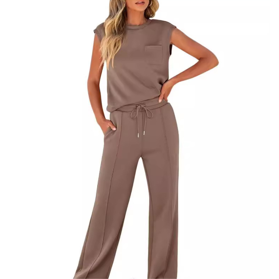 Comfortable women's two-piece lounge set with soft fabric, ideal for relaxed summer leisure.