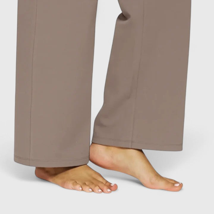 Elegant women's fashion pull-on pants in a refined fabric, offering sophisticated style & ultimate comfort.