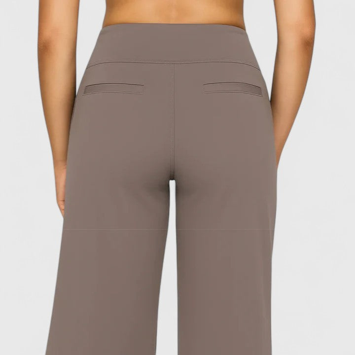Achieve effortless chic with these comfortable women's pull-on pants. Sophisticated design for versatile everyday style.