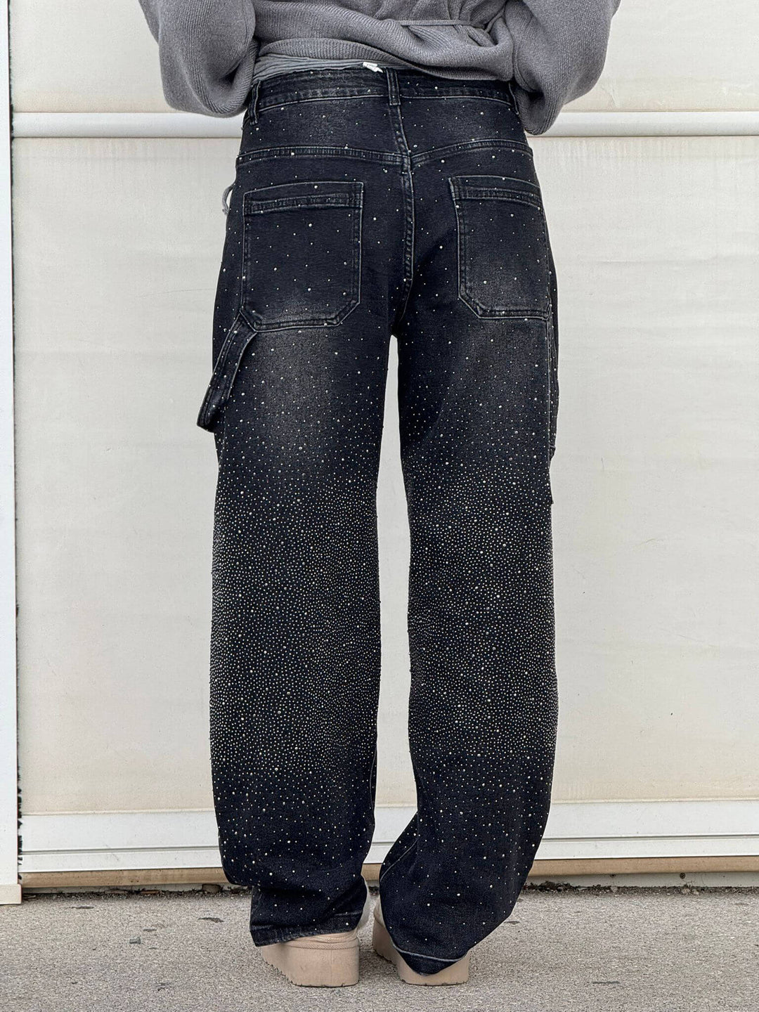Relaxed fit women's spring pants, featuring a wide leg and an elegant flowy movement.