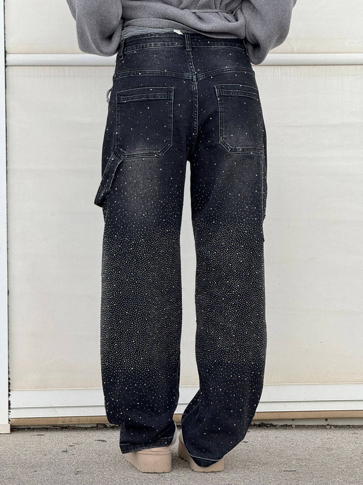 Relaxed fit women's spring pants, featuring a wide leg and an elegant flowy movement.