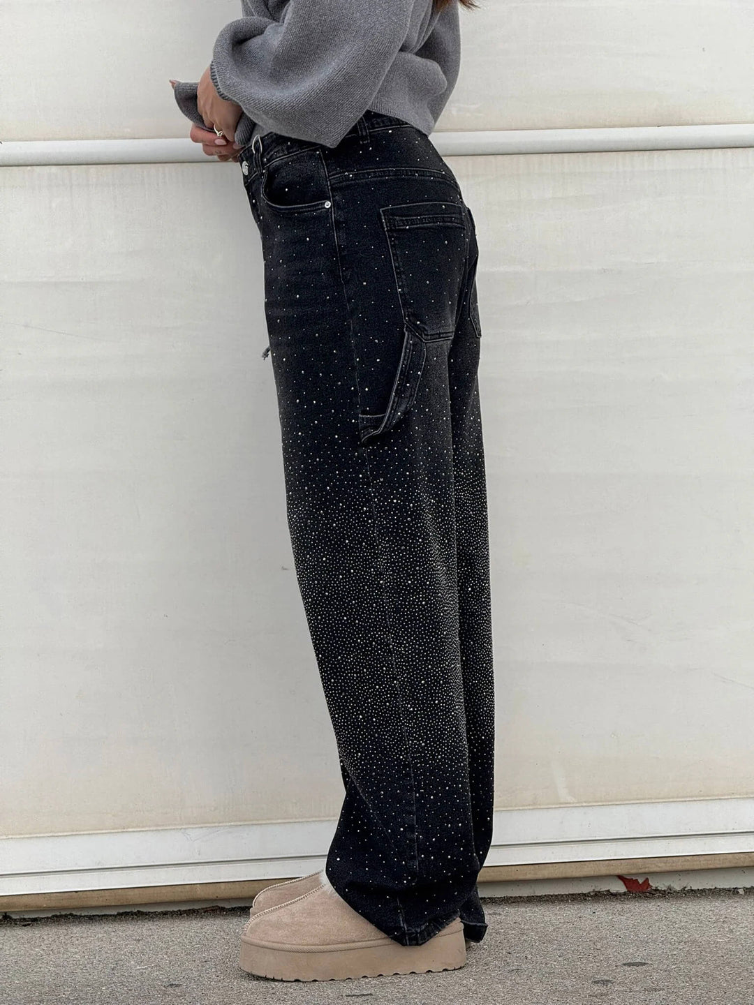 Women's casual wide leg flowy pants, an essential for spring, combining comfort with fashion.