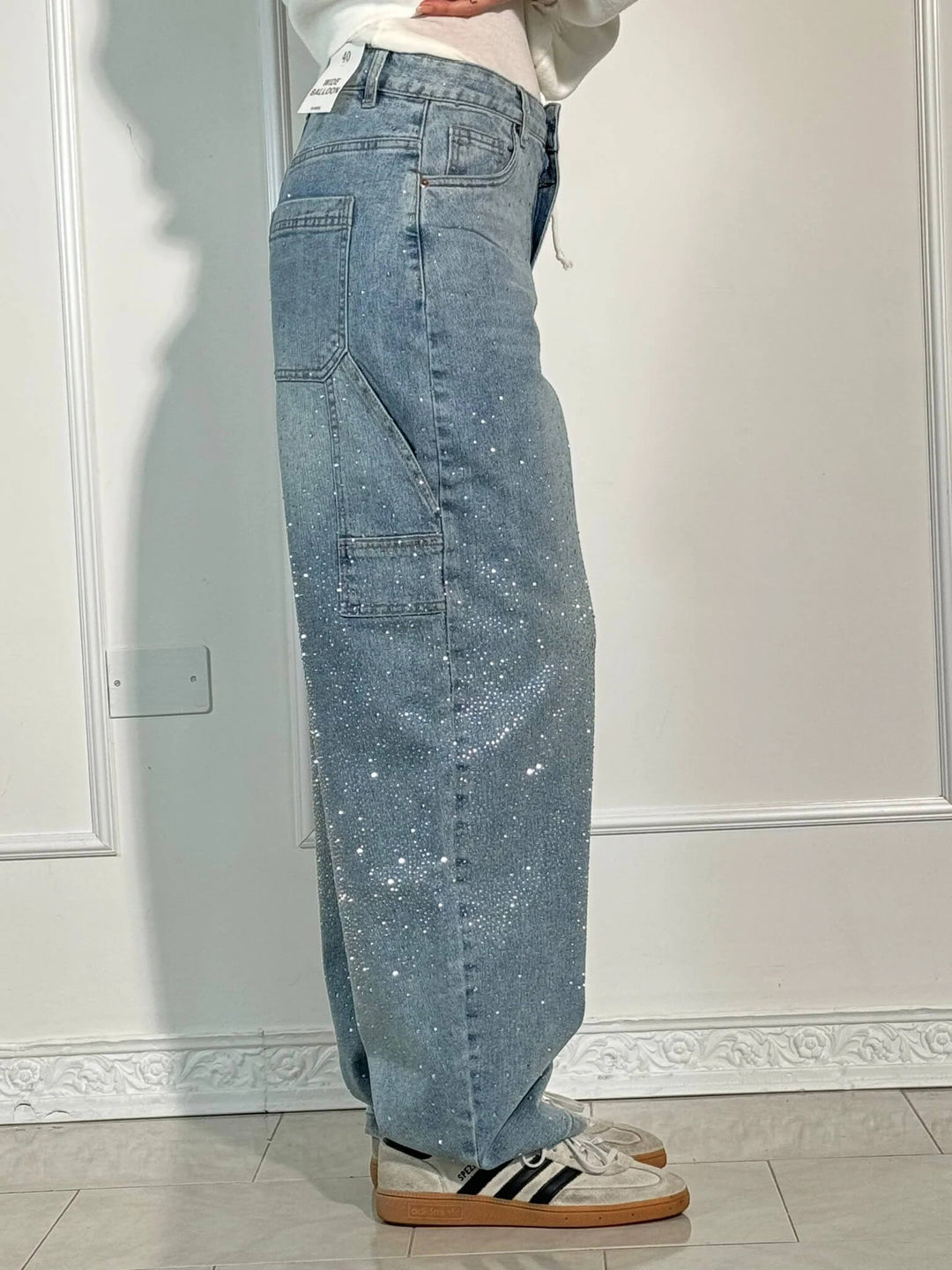 Flowy wide leg pants for women, a versatile and trendy choice for spring fashion.