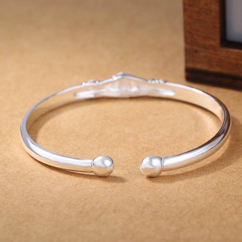 Friendship bracelet: finely crafted sterling silver handshake design, adjustable fit