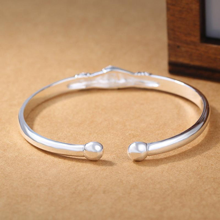 Friendship bracelet: finely crafted sterling silver handshake design, adjustable fit