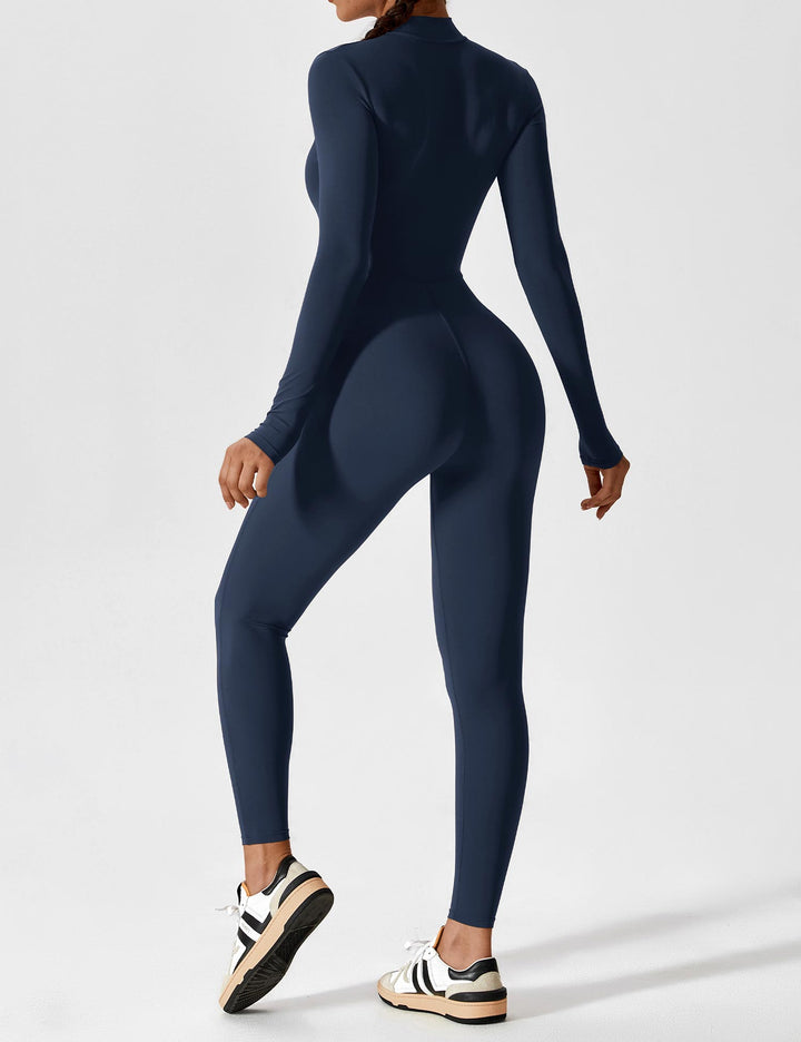 Stylish women's zip-up jumpsuit in a stretchy fabric, providing comfort and a trendy spring look