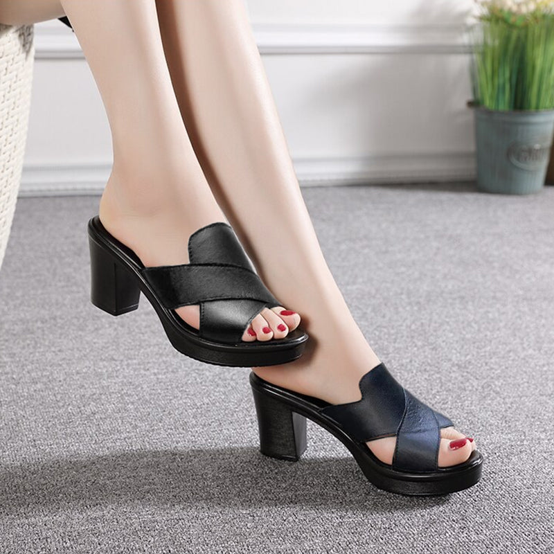 Stylish women's platform sandals featuring a trendy block heel. Elegant footwear for day or night.