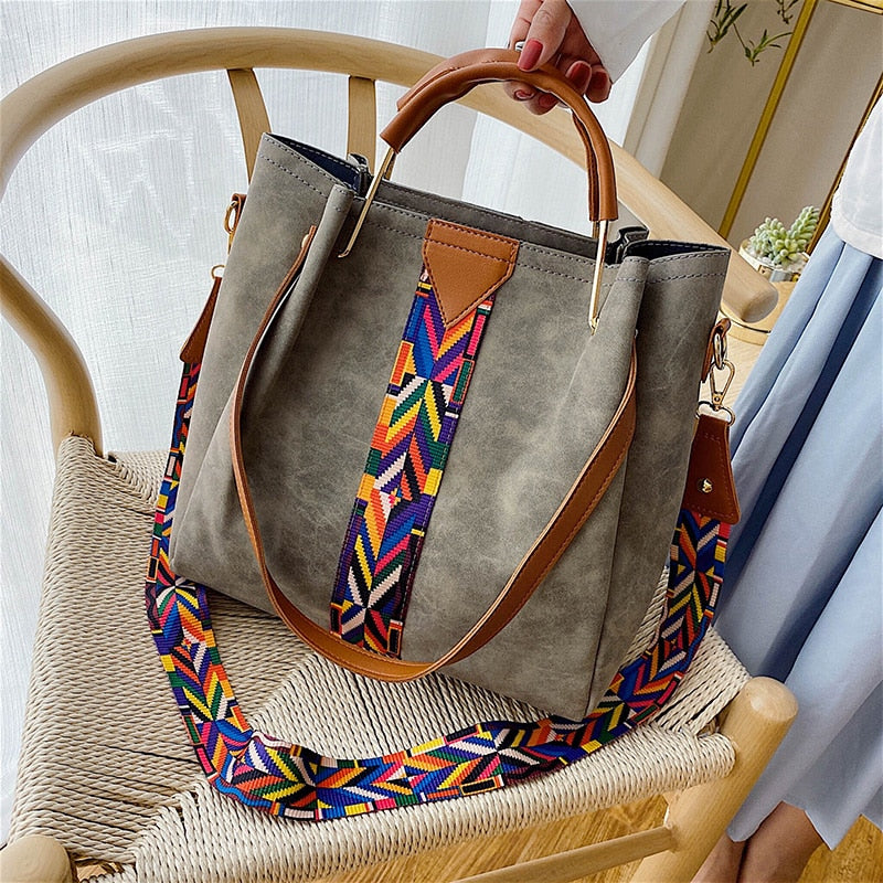 Durable PU leather women's travel bag, a chic and spacious everyday tote.