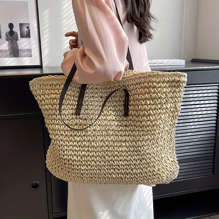 Structured women's straw tote bag, large and stylish, ideal for beach, summer, and travel.