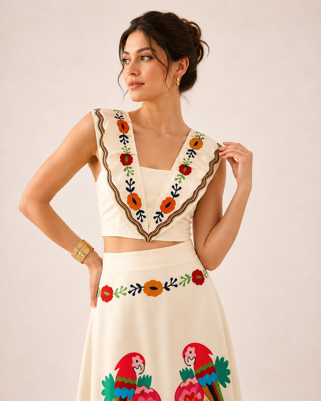 Comfortable women's tropical print two-piece set, featuring a crop top and high-waisted maxi skirt for summer.