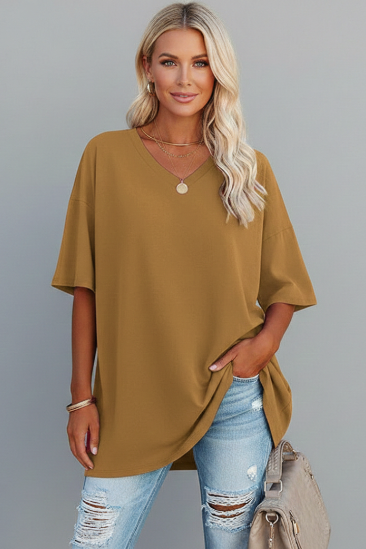 Comfortable & breathable women's V-neck t-shirt, loose fit, short sleeves, ideal for summer.