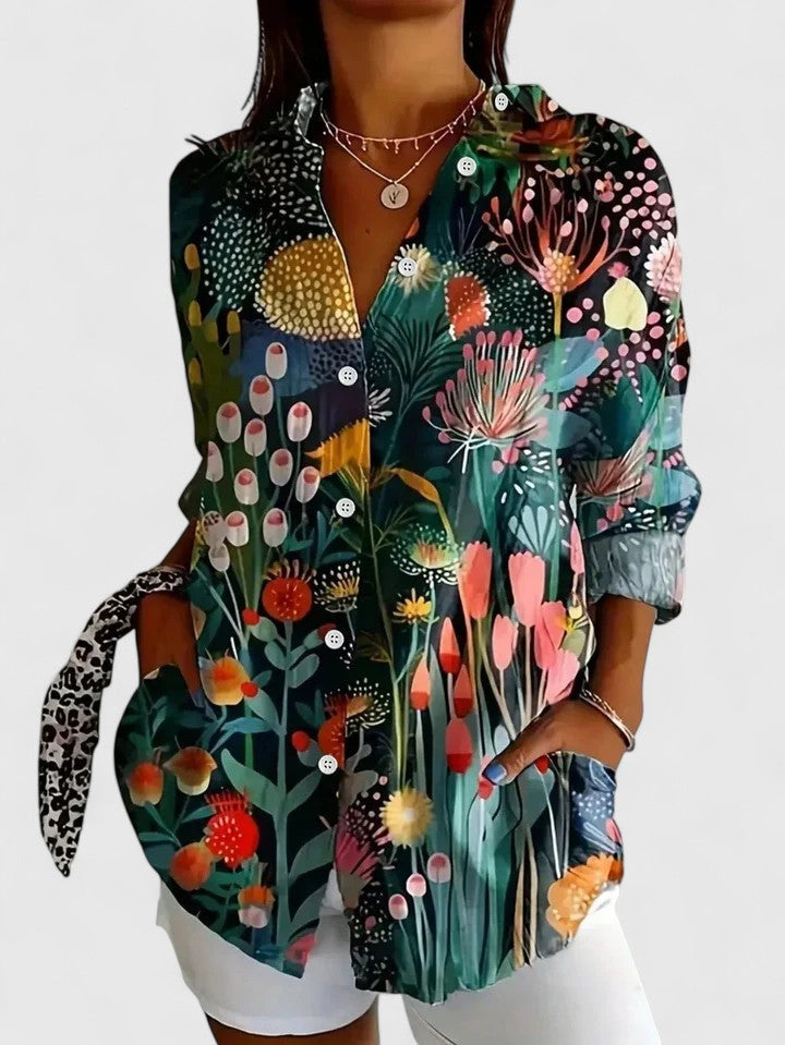 Fashionable women's printed blouse, designed for effortless style. A versatile, colorful top for various looks.